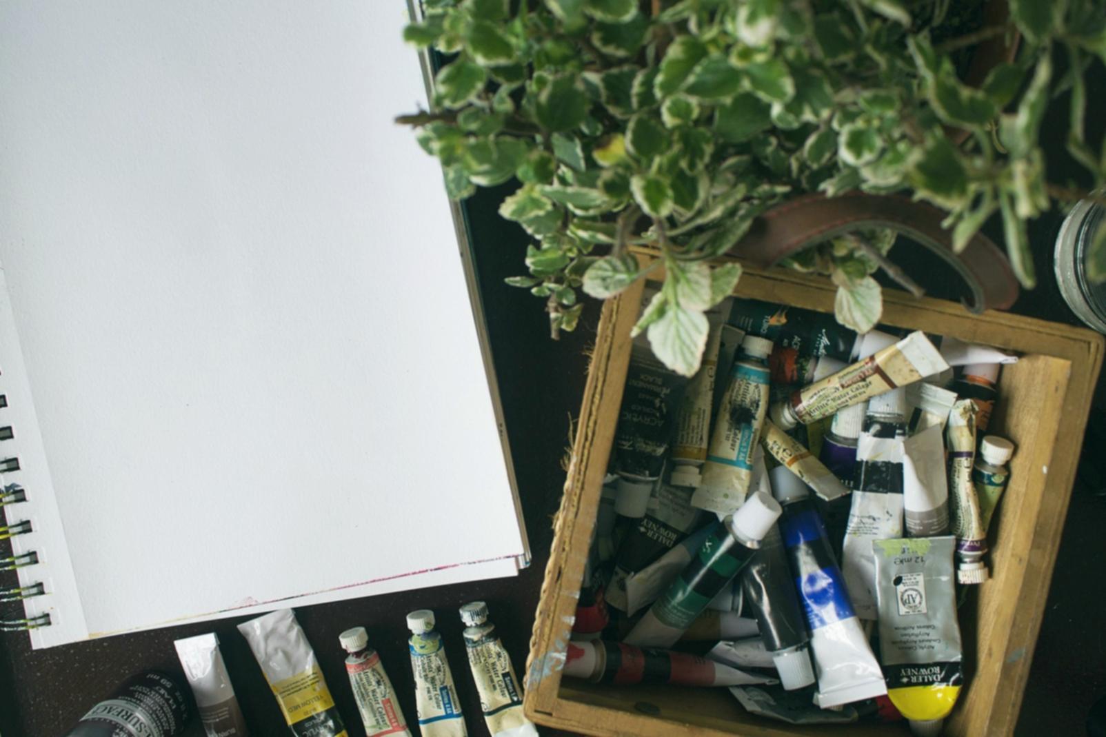 Международные студенты изучают теорию цвета онлайн