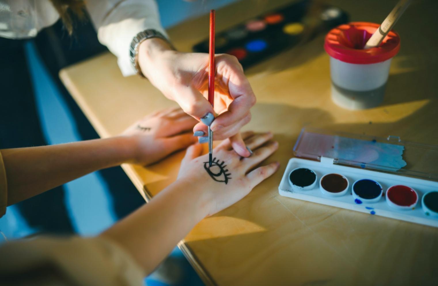 Цветовые композиции и практические материалы для изучения теории цвета